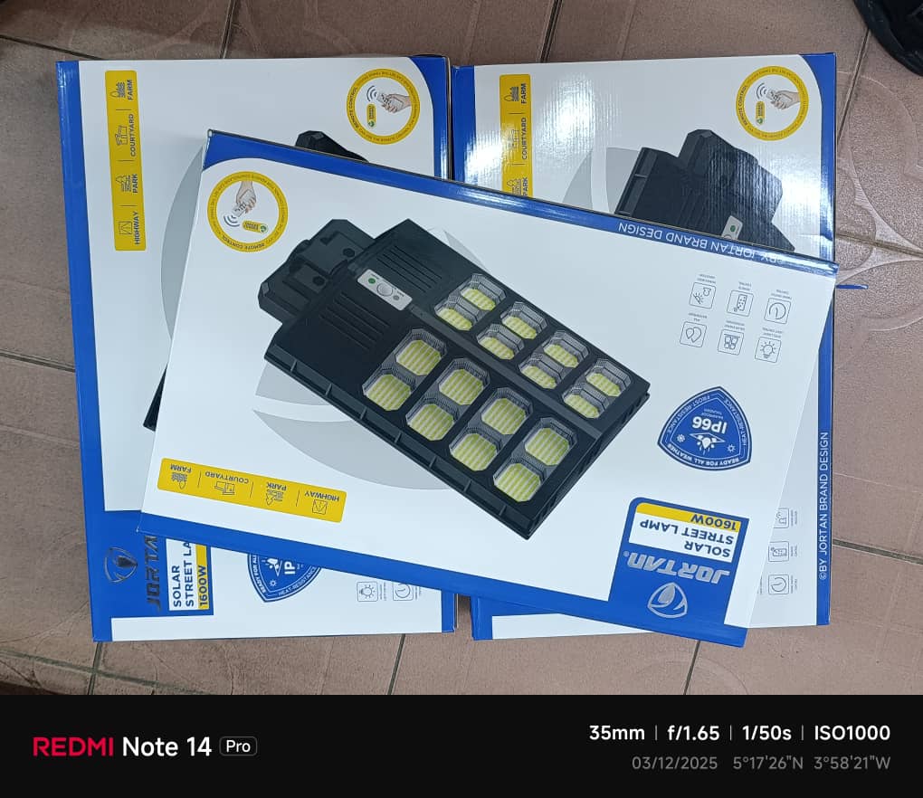 Lampadaire solaire LED JORTAN 1600 Watts